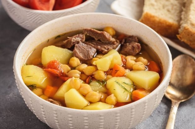 Soup with pork and chickpeas