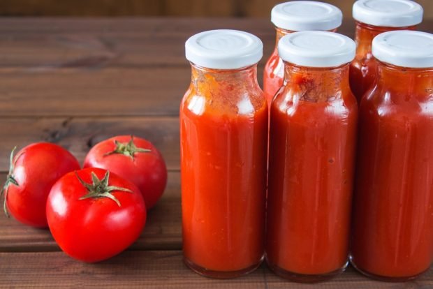 Tomato ketchup with garlic without vinegar for winter 