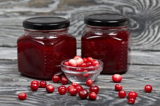 Ground cranberries with sugar for winter