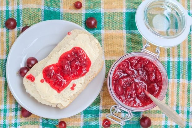 Red gooseberry jelly 