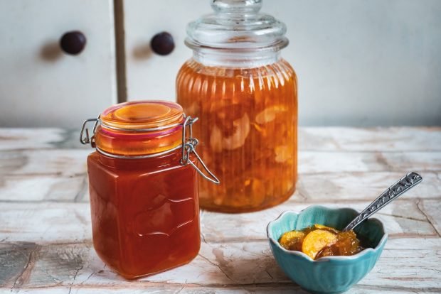 Jam from apples and sea buckthorn