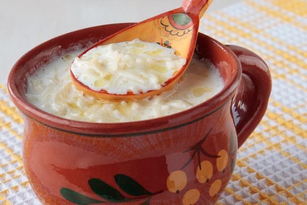 Milk soup with vermicelli and butter 