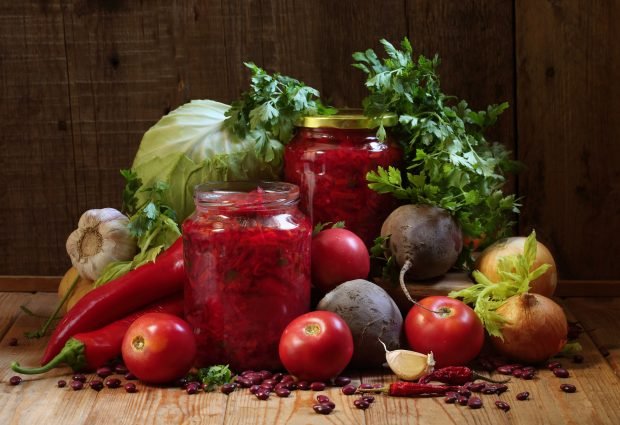 Borscht with cabbage, tomatoes and beets for winter