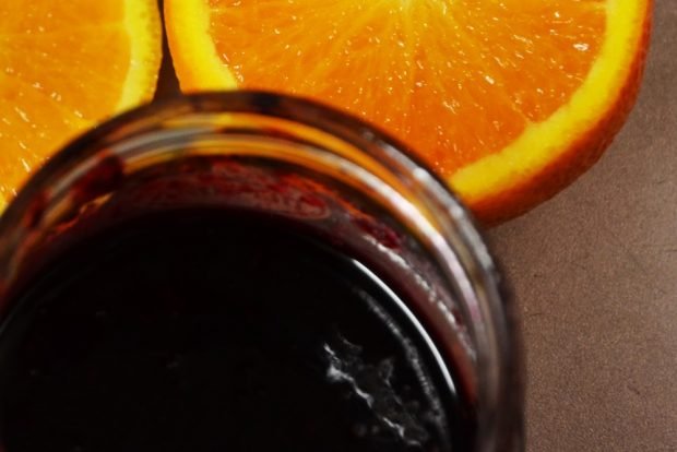 Black currant jelly with orange 