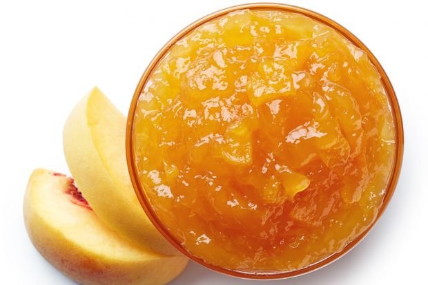 Peach jam with gelatin 