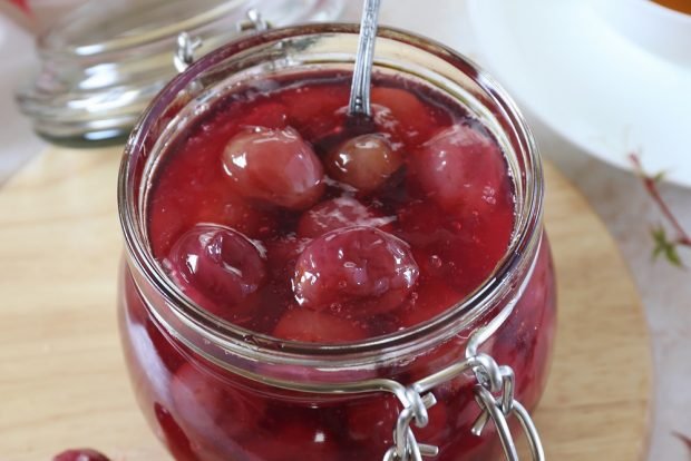 Grapes with lemon for winter