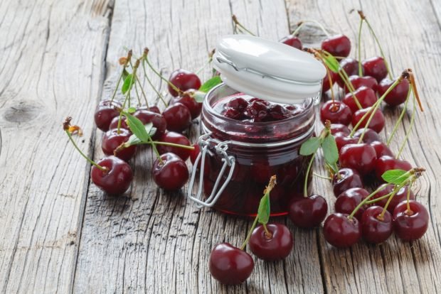 Cherry jam-five minutes with bones – a simple and delicious recipe, how to cook step by step