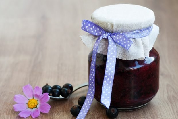 White and black currant jelly 