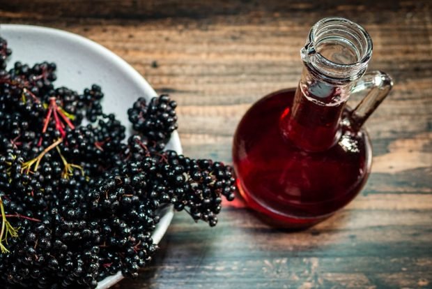 Black elderberry juice for winter