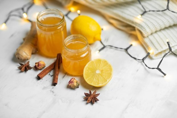 Jam made of ginger, lemon and honey