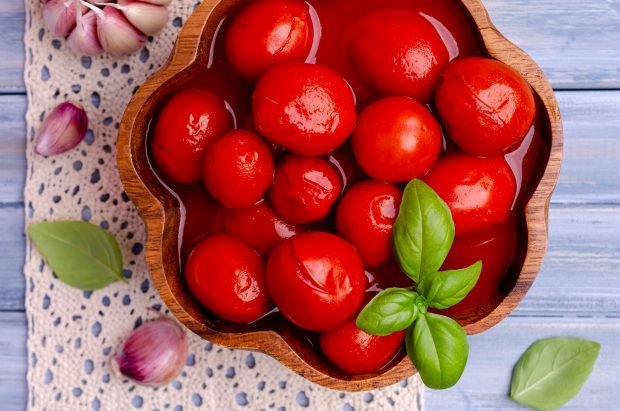 Tomatoes in tomato juice for winter