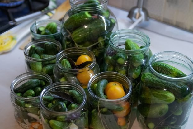 Cucumbers with yellow tomatoes for winter