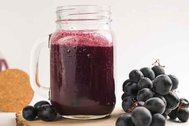 Grape juice for winter through a juicer