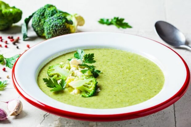 Cauliflower cream soup with broccoli and feta 