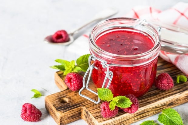 Raspberry jam without sterilization