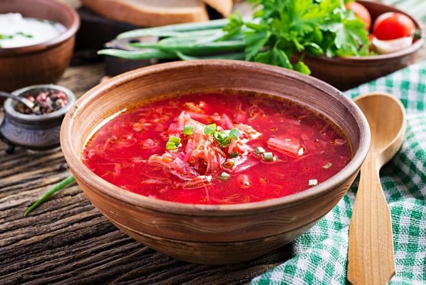 Borscht with chicken in a slow cooker