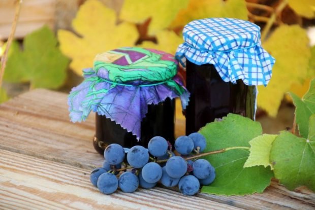 Grape jelly without sterilization 