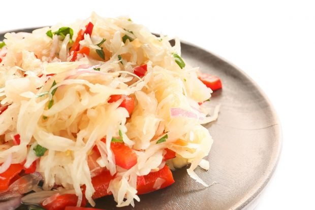 Cabbage with bell pepper for winter in jars