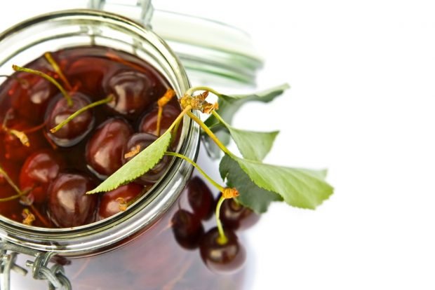 Cherry in syrup with seeds for winter