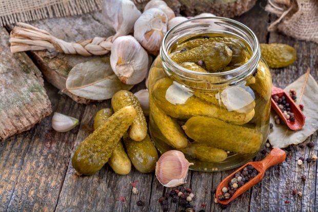 Crispy pickled cucumbers with hot pepper for winter