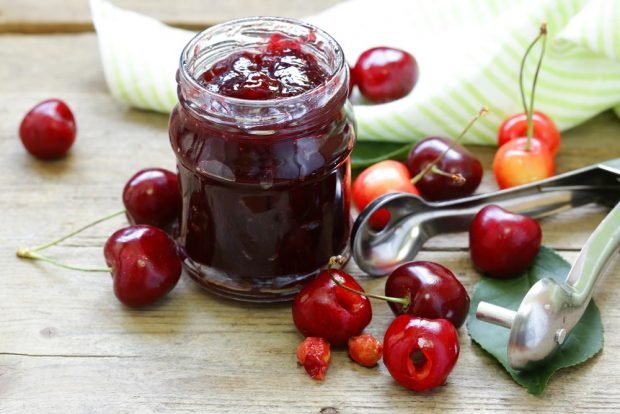 Cherry jam with orange 