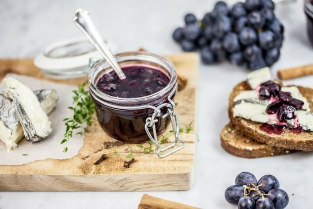 Jam from black grapes with seeds