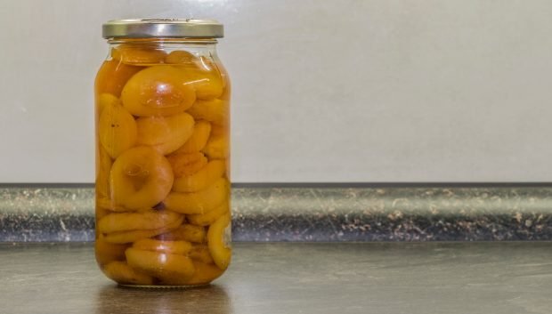 Pickled apricots for winter