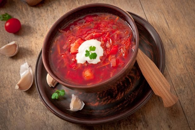 Borscht with apples