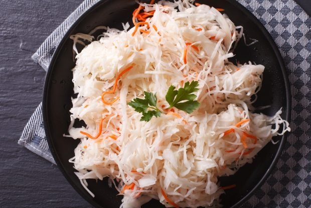 Sauerkraut with horseradish and carrots for winter