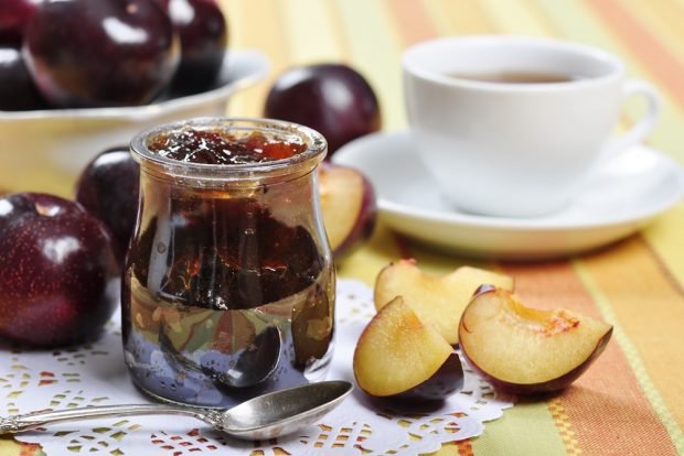 Plum jam with nuts