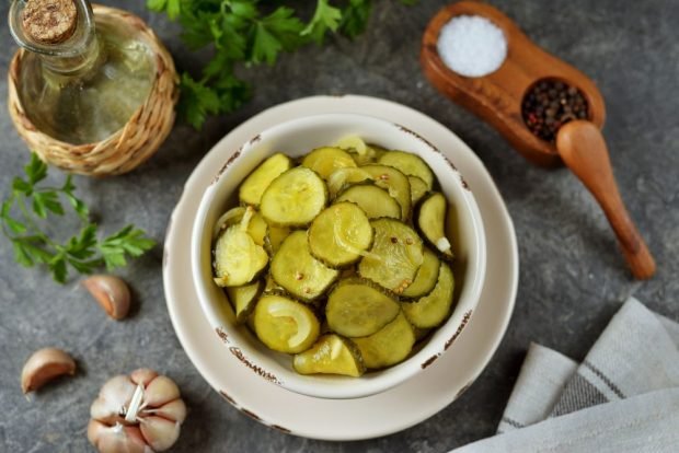 Cucumber salad with turmeric for the winter without sterilization 