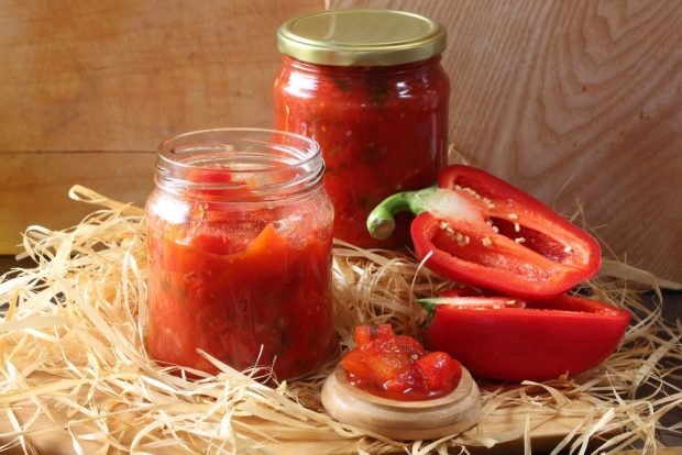 Bulgarian pepper lecho with tomato paste for winter 