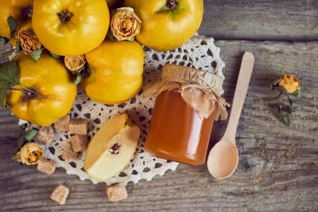 Quince jam in Azerbaijani