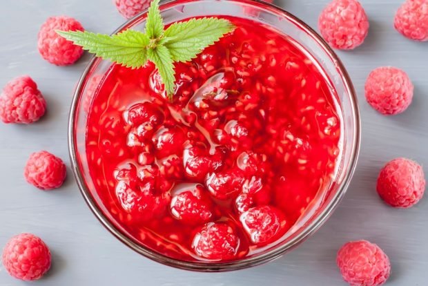 Raspberries in syrup for the winter 