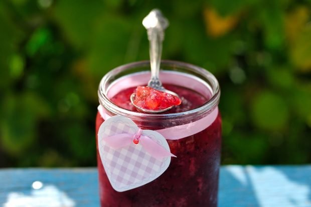 Gooseberry jelly with orange and lemon 