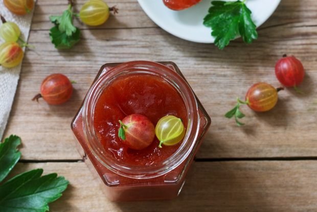 Pitted gooseberry jelly 