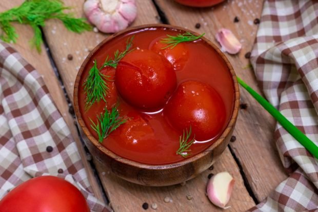 Tomatoes slices in their own juice for the winter