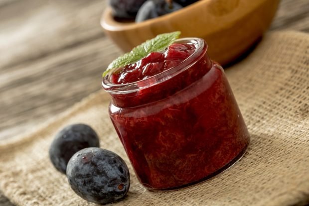 Plum seedless jam in the oven is a simple and delicious recipe, how to cook step by step