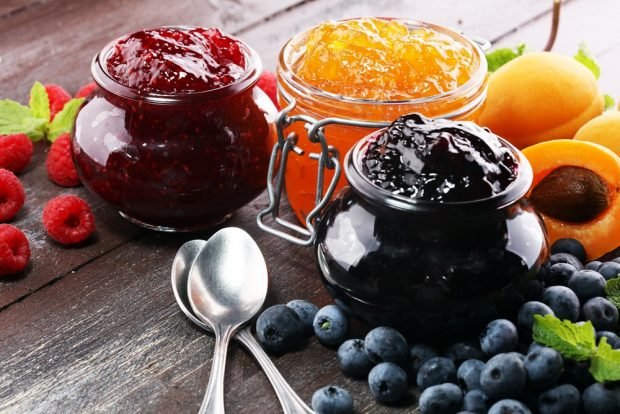 Black currant and raspberry jam is a simple and delicious recipe, how to cook step by step