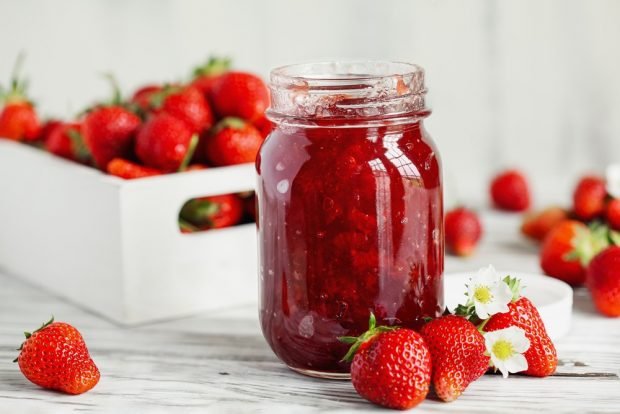 Strawberry jam with pieces of berries 