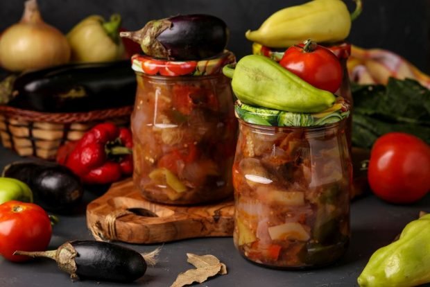 Eggplant salad with tomatoes and pepper for winter