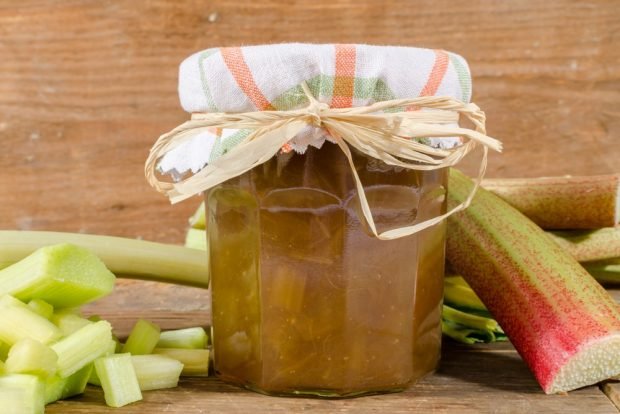 Rhubarb jam without sterilization