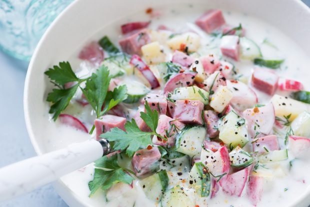 Okroshka with ham and apples