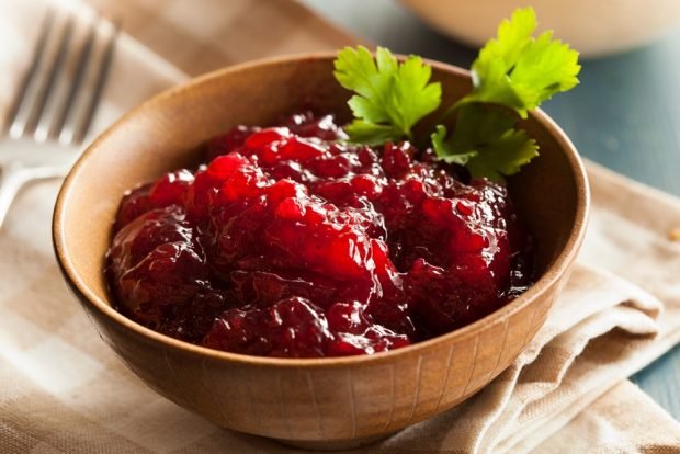 Lingonberry sauce for winter