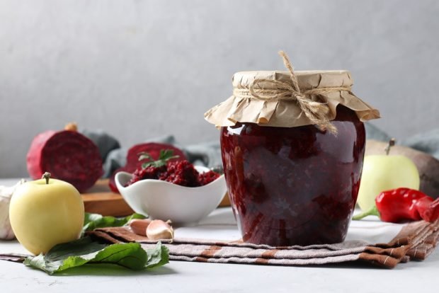 Beetroot salad with apples for winter 