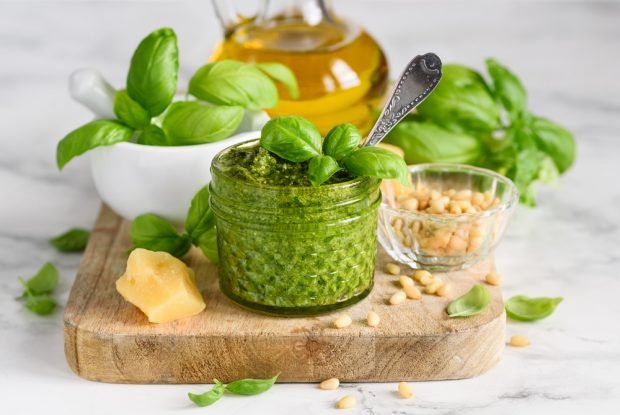 Basil pesto for winter