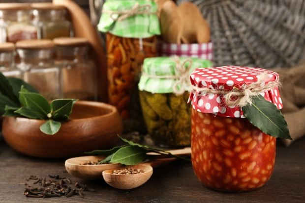 Beans in tomato juice for winter