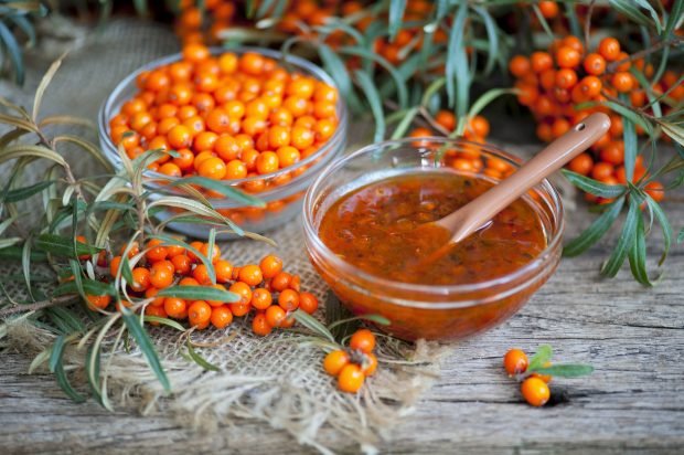 Sea buckthorn sauce for winter