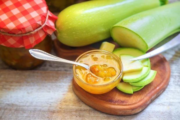 Jam from zucchini with tangerines 