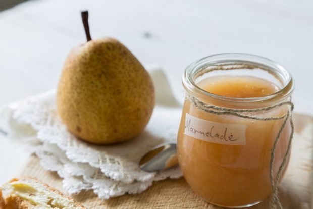 Pear jam in the oven